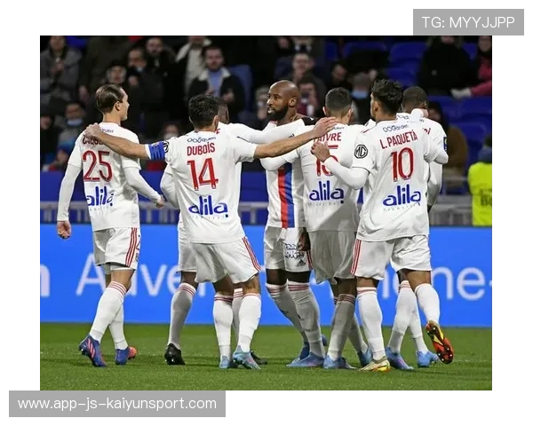 法甲战术多样化,精彩传球成主旋律,比赛引爆热情,足球法甲